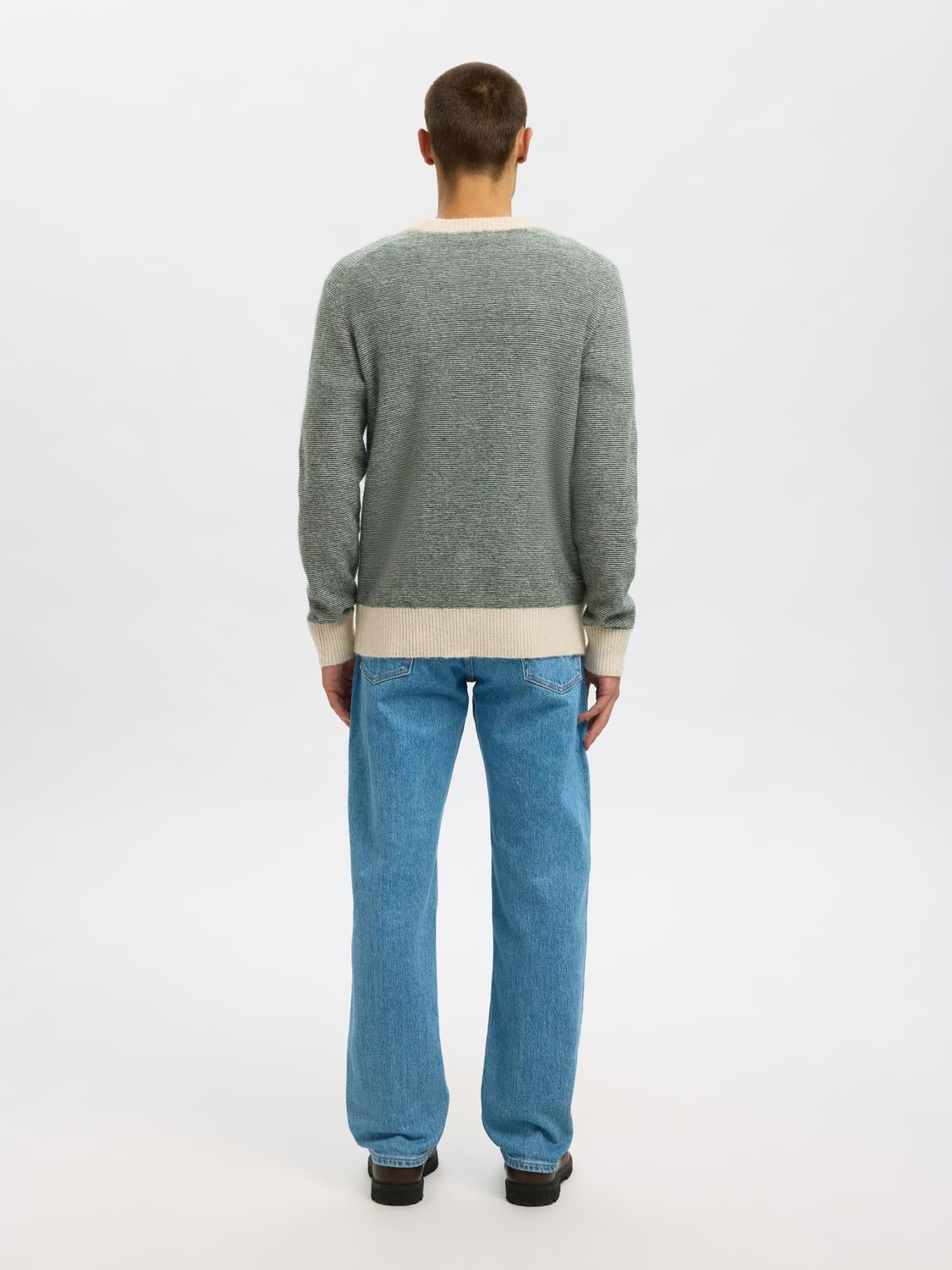 model_shot-back